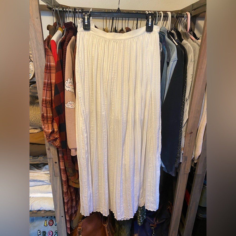 High Waisted White Pleated Maxi Skirt Size M